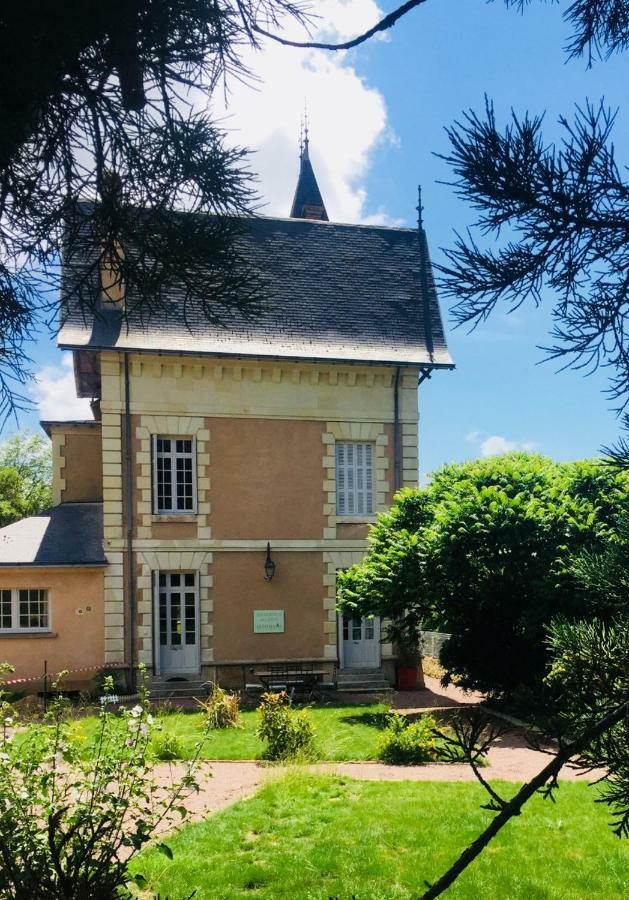 Hotel Le Manoir Sequoia Airvault Exterior foto